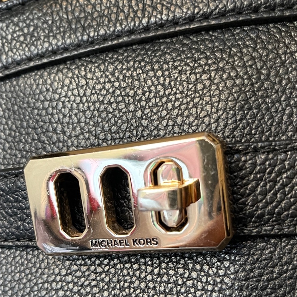 Michael Kors Karson Leather Handbag in black - Picture 4 of 14